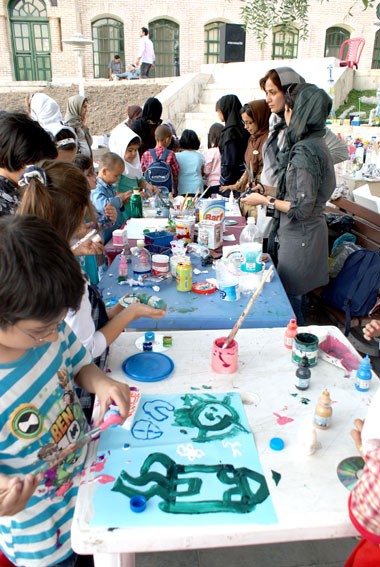 برپایی کارگاه تصویرسازی ونقاشی برای کودکان در حاشیه نمایشگاه دانه آب